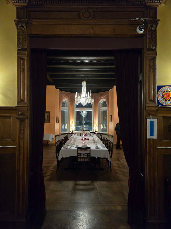 Bănci din catifea pentru dining cu un stil elegant